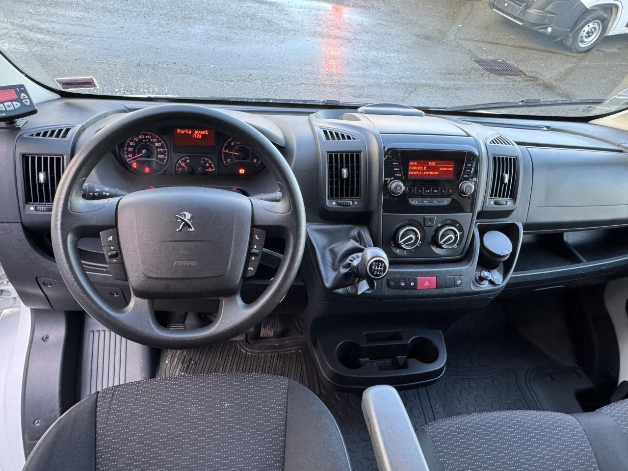 PEUGEOT Boxer Asphalt 330 L2H2 2.2 BlueHDi S&S - 140 ch Fourgon Tolé Frigorifique - فان: صور 5 PEUGEOT Boxer Asphalt 330 L2H2 2.2 BlueHDi S&S - 140 ch Fourgon Tolé Frigorifique - فان: صور 5