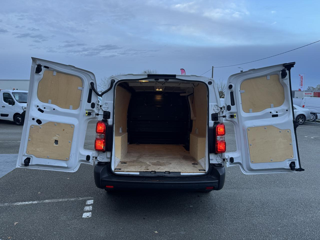 PEUGEOT EXPERT LONG 2.0 HDI 145CH ASPHALT - فان: صور 2 PEUGEOT EXPERT LONG 2.0 HDI 145CH ASPHALT - فان: صور 2