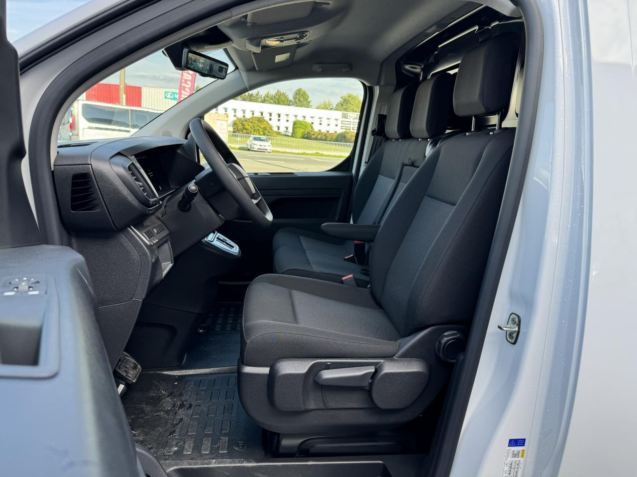 PEUGEOT Expert M 2.0 BlueHDi - 145 S&S - BV EAT8 III FOURGON Fourgon PHASE 2 - فان: صور 5 PEUGEOT Expert M 2.0 BlueHDi - 145 S&S - BV EAT8 III FOURGON Fourgon PHASE 2 - فان: صور 5