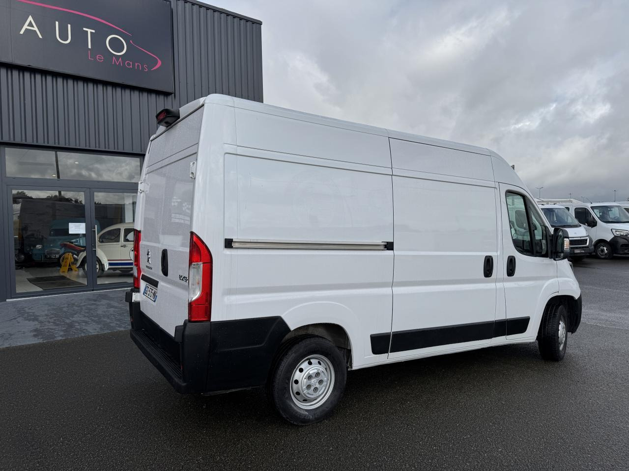 Peugeot Boxer 333 L2H2 2.2 BLUEHDI S&S 140CH ASPHALT - فان: صور 5 Peugeot Boxer 333 L2H2 2.2 BLUEHDI S&S 140CH ASPHALT - فان: صور 5