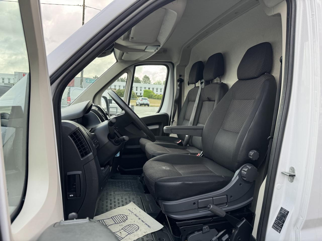 Peugeot Boxer 333 L2H2 2.2 BLUEHDI S&S 140CH ASPHALT - فان: صور 4 Peugeot Boxer 333 L2H2 2.2 BLUEHDI S&S 140CH ASPHALT - فان: صور 4