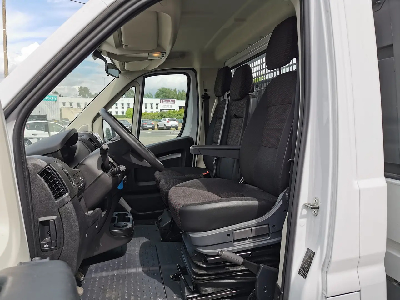 Peugeot Boxer 435 L4 2.2 BLUEHDI 140 S&S PREMIUM - الشاحنات الصغيرة المسطحة: صور 5 Peugeot Boxer 435 L4 2.2 BLUEHDI 140 S&S PREMIUM - الشاحنات الصغيرة المسطحة: صور 5