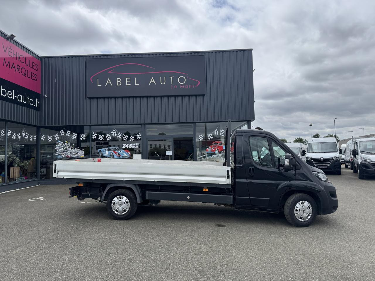 Peugeot Boxer PEUGEOT 3T5 PLATEAU 4M20 2.2 HDI 140 CH PREMIUM - الشاحنات الصغيرة المسطحة: صور 1 Peugeot Boxer PEUGEOT 3T5 PLATEAU 4M20 2.2 HDI 140 CH PREMIUM - الشاحنات الصغيرة المسطحة: صور 1