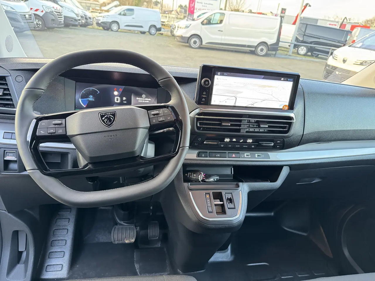 Peugeot Expert M 2.0 BLUEHDI 180CH S&S EAT8 - فان المدمجة: صور 3 Peugeot Expert M 2.0 BLUEHDI 180CH S&S EAT8 - فان المدمجة: صور 3