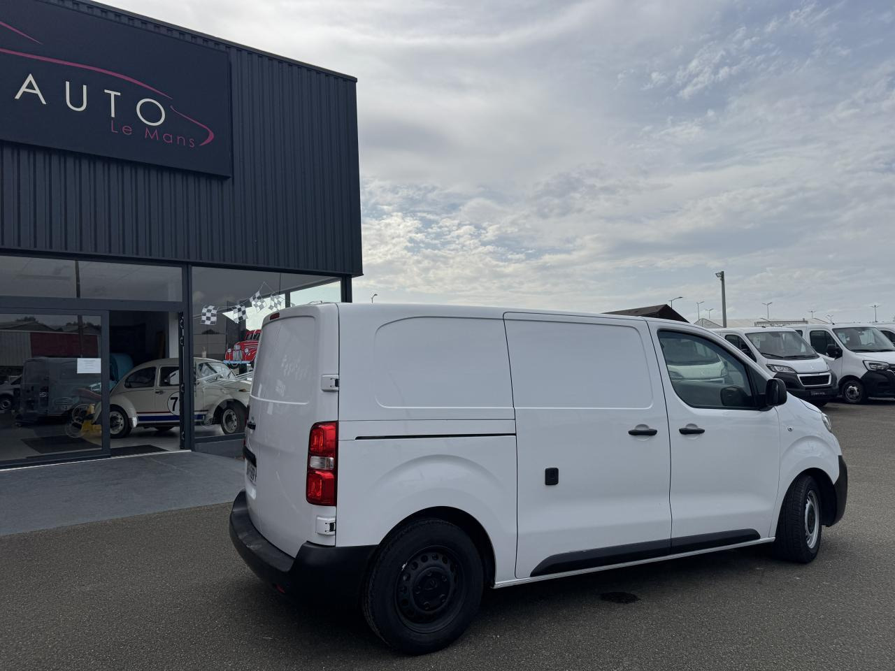 Peugeot Expert STANDARD 2.0 BLUEHDI 180CH S&S ASPHALT EAT8 - فان: صور 5 Peugeot Expert STANDARD 2.0 BLUEHDI 180CH S&S ASPHALT EAT8 - فان: صور 5