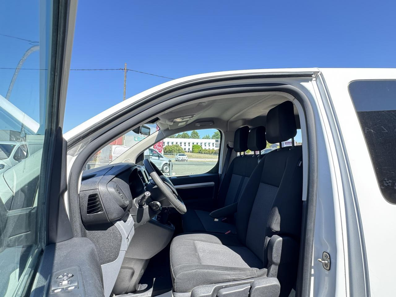 Peugeot Expert Standard 2.0 BlueHDI 150 S&S CABINE APPROFONDIE 6 PLACES - الشاحنات الصغيرة كابينة مزدوجة: صور 4 Peugeot Expert Standard 2.0 BlueHDI 150 S&S CABINE APPROFONDIE 6 PLACES - الشاحنات الصغيرة كابينة مزدوجة: صور 4