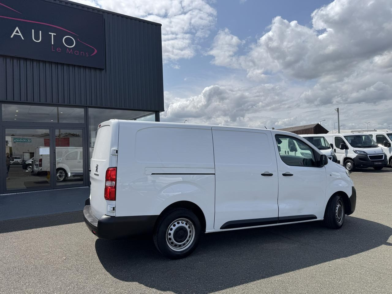 Peugeot Expert XL 2.0 BLUEHDI 145CH S&S PACK ASPHALT - فان: صور 5 Peugeot Expert XL 2.0 BLUEHDI 145CH S&S PACK ASPHALT - فان: صور 5