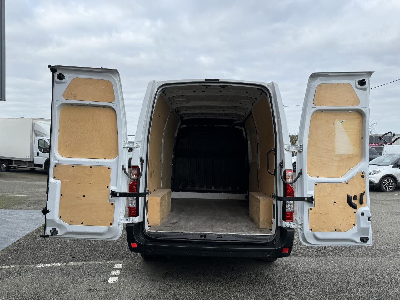 RENAULT MASTER 3T3 L2H2 2.3 DCI 135CH GRAND CONFORT - فان: صور 3 RENAULT MASTER 3T3 L2H2 2.3 DCI 135CH GRAND CONFORT - فان: صور 3