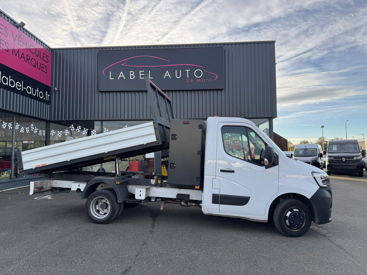 RENAULT MASTER 3T5 BENNE COFFRE RJ 2.3 DCI 145CH PROPULSION - أخرى: صور 1 RENAULT MASTER 3T5 BENNE COFFRE RJ 2.3 DCI 145CH PROPULSION - أخرى: صور 1