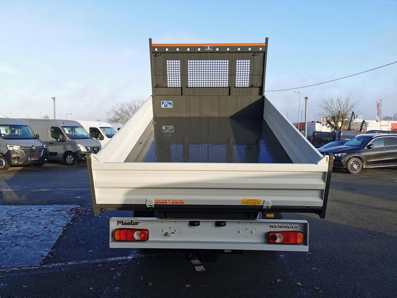 RENAULT Master Confort R3500RJ L3 2.3 dCi - 145  III TRANSPORTS SPECIFIQUES BENNE Benne Basculante + Coffre - قلاب صغير: صور 3 RENAULT Master Confort R3500RJ L3 2.3 dCi - 145  III TRANSPORTS SPECIFIQUES BENNE Benne Basculante + Coffre - قلاب صغير: صور 3