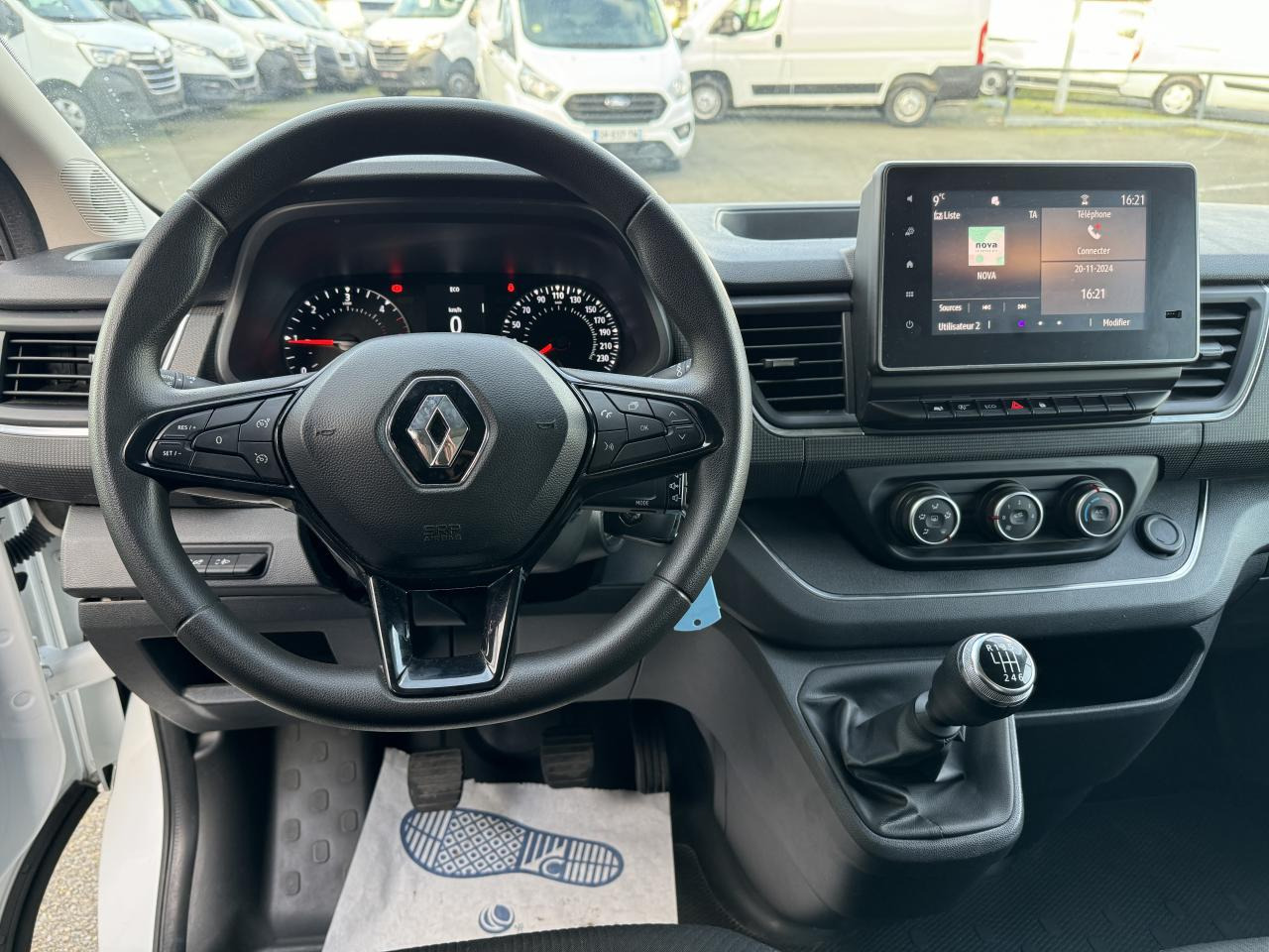 RENAULT Trafic L2H1 3000 Kg 2.0 Blue dCi - 130 III FOURGON Fourgon Grand Confort L2H1 PHASE 3 - فان: صور 4 RENAULT Trafic L2H1 3000 Kg 2.0 Blue dCi - 130 III FOURGON Fourgon Grand Confort L2H1 PHASE 3 - فان: صور 4