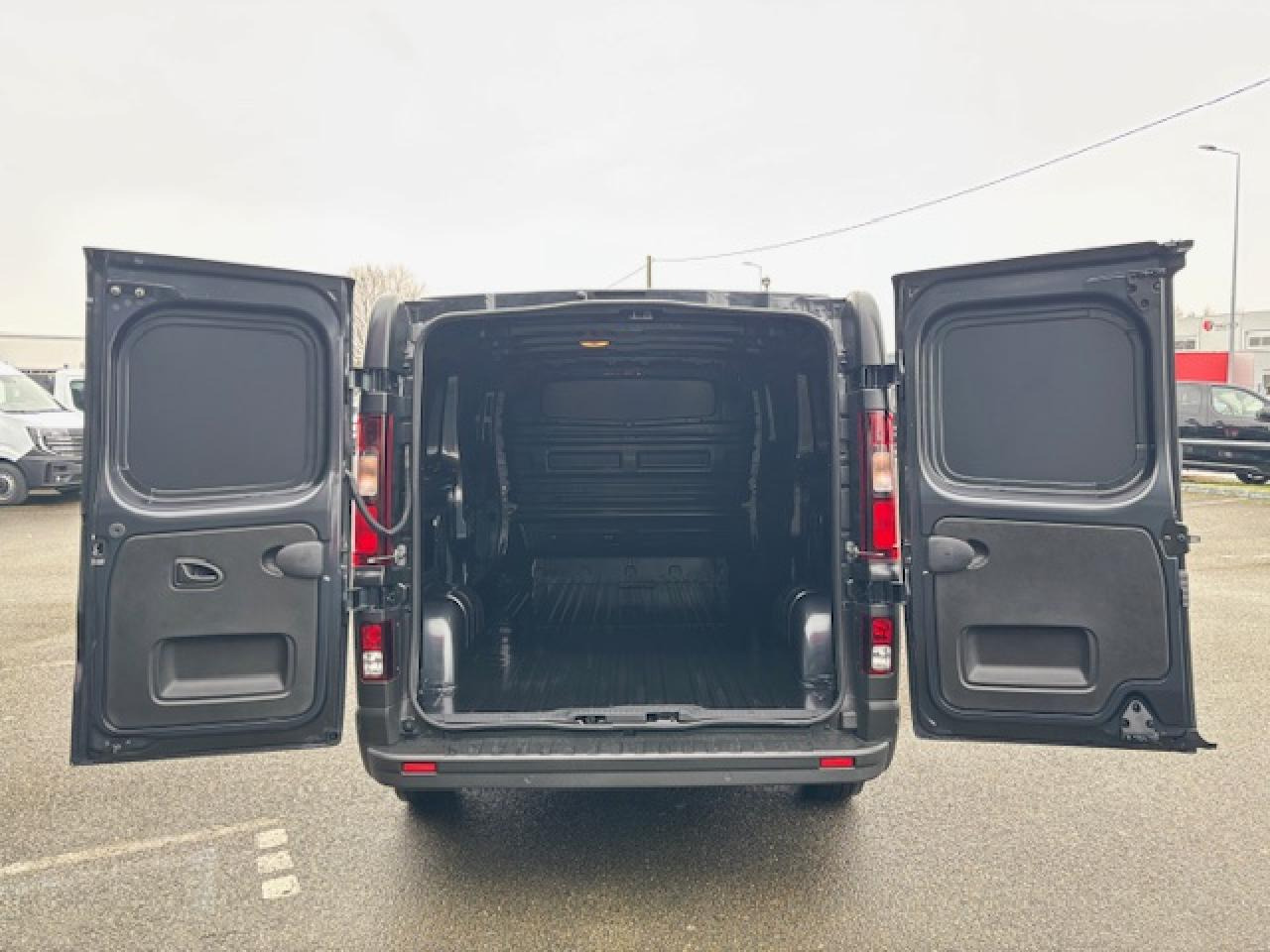 RENAULT Trafic L2H1 3000 Kg 2.0 Blue dCi - 150 2024 III FOURGON Fourgon Advance L2H1 PHASE 3 - فان: صور 3 RENAULT Trafic L2H1 3000 Kg 2.0 Blue dCi - 150 2024 III FOURGON Fourgon Advance L2H1 PHASE 3 - فان: صور 3