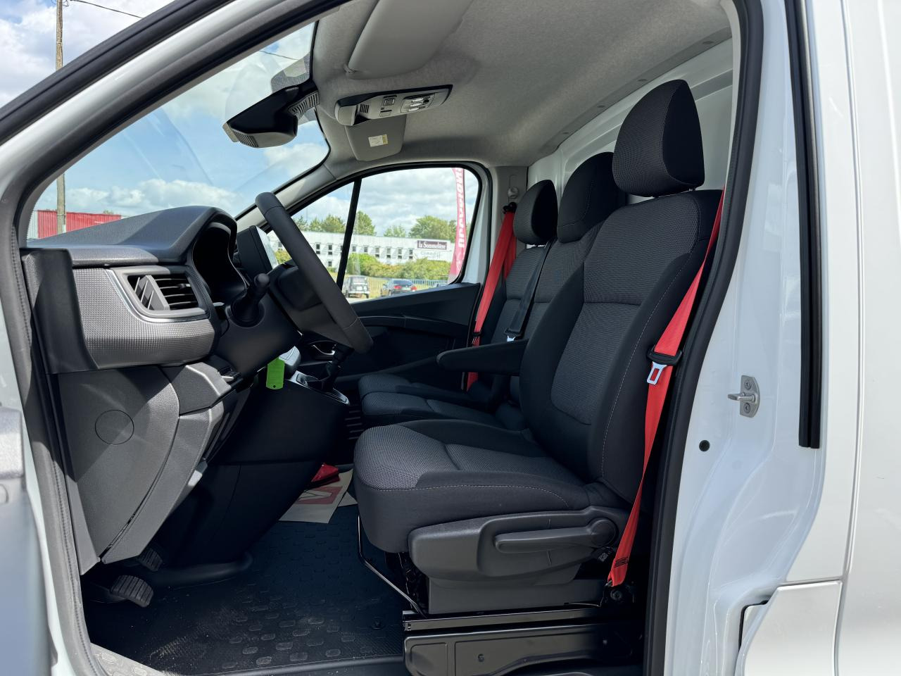 RENAULT Trafic L2H1 3000 Kg 2.0 Blue dCi - 150 2024 III FOURGON Fourgon Advance L2H1 PHASE 3 - فان: صور 4 RENAULT Trafic L2H1 3000 Kg 2.0 Blue dCi - 150 2024 III FOURGON Fourgon Advance L2H1 PHASE 3 - فان: صور 4