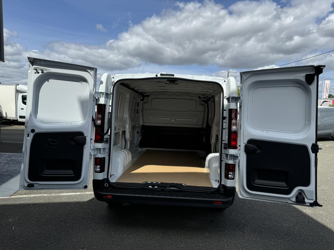 RENAULT Trafic L2H1 3000 Kg 2.0 Blue dCi - 170CH ADVANCE - فان: صور 3 RENAULT Trafic L2H1 3000 Kg 2.0 Blue dCi - 170CH ADVANCE - فان: صور 3