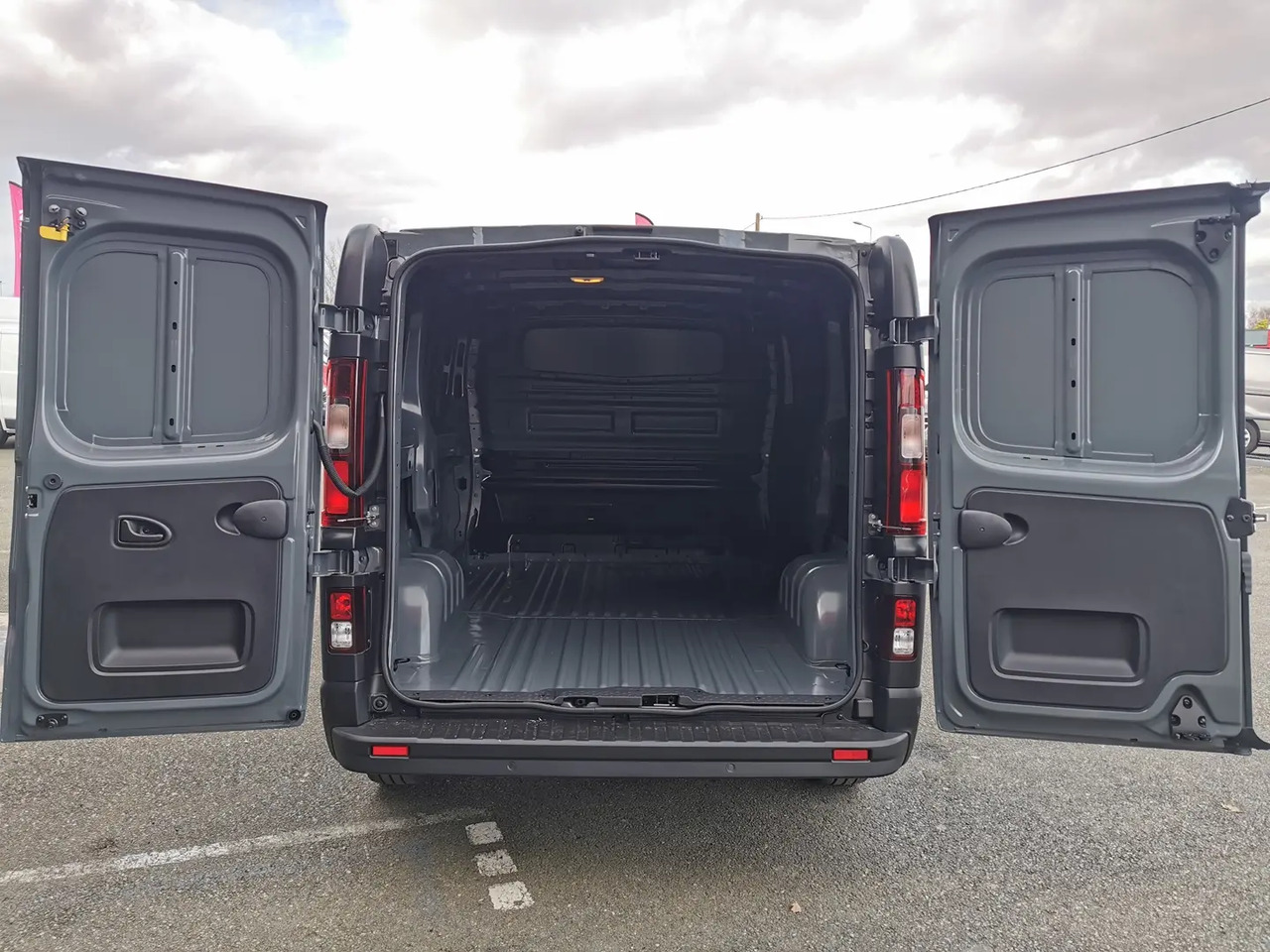 Renault Trafic L1H1 2T8 2.0 BLUE DCI 130CH GRAND CONFORT - فان: صور 3 Renault Trafic L1H1 2T8 2.0 BLUE DCI 130CH GRAND CONFORT - فان: صور 3
