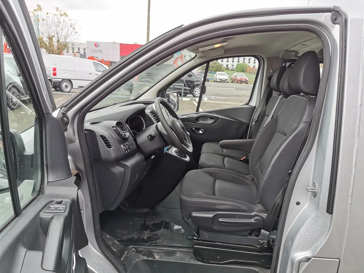 Renault Trafic L2H1 1200 2.0 DCI 145CH ENERGY CABINE APPROFONDIE CONFORT EDC E6 - الشاحنات الصغيرة كابينة مزدوجة: صور 4 Renault Trafic L2H1 1200 2.0 DCI 145CH ENERGY CABINE APPROFONDIE CONFORT EDC E6 - الشاحنات الصغيرة كابينة مزدوجة: صور 4