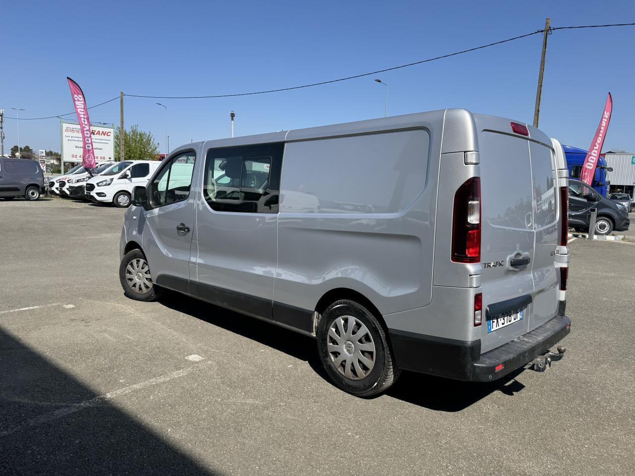 Renault Trafic L2H1 2.0 DCI 145CH CABINE APPROFONDIE 6 PLACES CONFORT EDC - الشاحنات الصغيرة كابينة مزدوجة: صور 5 Renault Trafic L2H1 2.0 DCI 145CH CABINE APPROFONDIE 6 PLACES CONFORT EDC - الشاحنات الصغيرة كابينة مزدوجة: صور 5