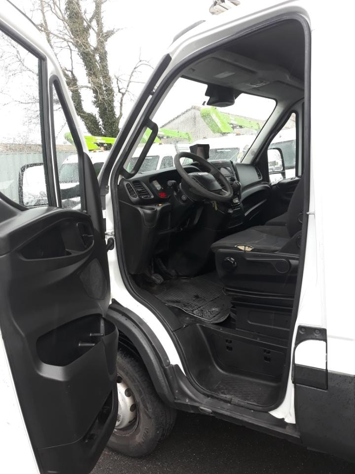 Iveco Daily 70C18 tribenne + coffre - قلابات: صور 3 Iveco Daily 70C18 tribenne + coffre - قلابات: صور 3