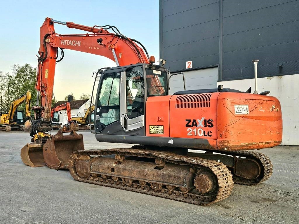 Hitachi ZX 210 LC-3 - حفارات زحافة: صور 3 Hitachi ZX 210 LC-3 - حفارات زحافة: صور 3