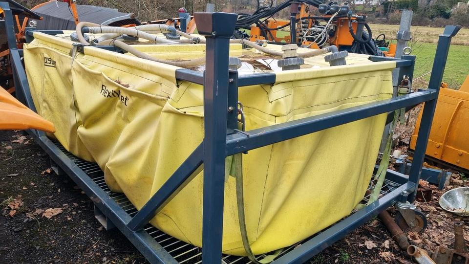 4m3 Wassertank Wasserfass LKW Boschung wassertank Laugentank Bewässerung - صهريج حاوية: صور 2 4m3 Wassertank Wasserfass LKW Boschung wassertank Laugentank Bewässerung - صهريج حاوية: صور 2