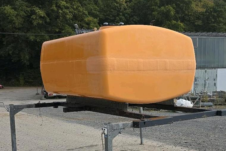 Dücker 5m3 Wassertank Wasserfass für Unimog UGE UGN 405 U300 400 500 427 430 LKW Boschung wassertank Laugentank Bewässerung 5000liter - صهريج حاوية: صور 3 Dücker 5m3 Wassertank Wasserfass für Unimog UGE UGN 405 U300 400 500 427 430 LKW Boschung wassertank Laugentank Bewässerung 5000liter - صهريج حاوية: صور 3