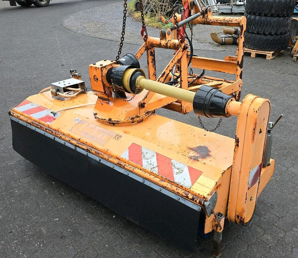 Dücker FKM 2200 Frontkehrmaschine Kehrmaschine Straßenkehrmaschine Kehrbesen für Unimog UGE UGN 405 427 424 U 300 400 500 - مكنسة: صور 1 Dücker FKM 2200 Frontkehrmaschine Kehrmaschine Straßenkehrmaschine Kehrbesen für Unimog UGE UGN 405 427 424 U 300 400 500 - مكنسة: صور 1