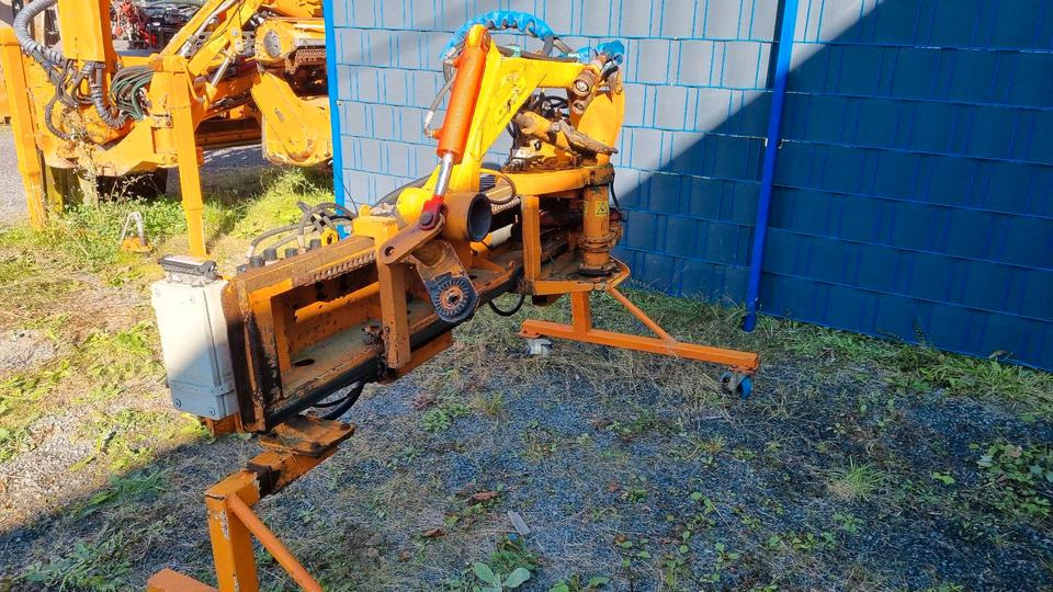 Dücker UNA Mähausleger 100 Böschungsmulcher Böschungsmäher Seitenmulcher Multicar Ladog Bucher Unimog - جزازة رافعة: صور 3 Dücker UNA Mähausleger 100 Böschungsmulcher Böschungsmäher Seitenmulcher Multicar Ladog Bucher Unimog - جزازة رافعة: صور 3