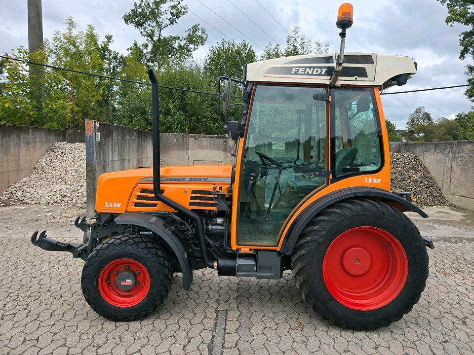 Fendt 206V Schmalspurtraktor Traktor Schlepper Weinbergtraktor 206 208 210 Farmer Favorit Obstbau Weinbau - جرار: صور 2 Fendt 206V Schmalspurtraktor Traktor Schlepper Weinbergtraktor 206 208 210 Farmer Favorit Obstbau Weinbau - جرار: صور 2