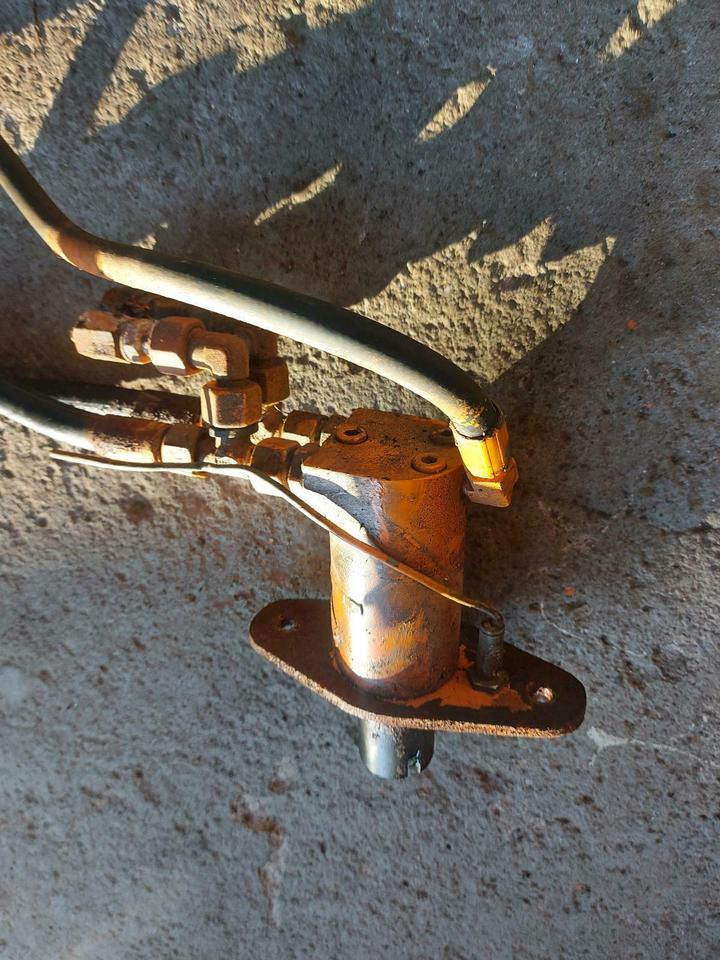 Hydraulikmotor Schmidt DST SST Salzstreuer Winterdienst Unimog - محرك هيدروليكي - سيارة بلدية: صور 2 Hydraulikmotor Schmidt DST SST Salzstreuer Winterdienst Unimog - محرك هيدروليكي - سيارة بلدية: صور 2