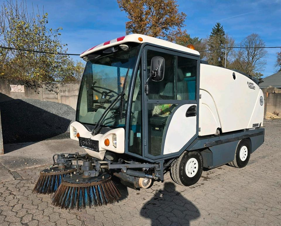 Küpper-Weisser Boschung Compact 50 Kehrmaschine Straßenkehrmaschine Kehreinheit Straßenreiniger - سياره كنس شوارع: صور 1 Küpper-Weisser Boschung Compact 50 Kehrmaschine Straßenkehrmaschine Kehreinheit Straßenreiniger - سياره كنس شوارع: صور 1