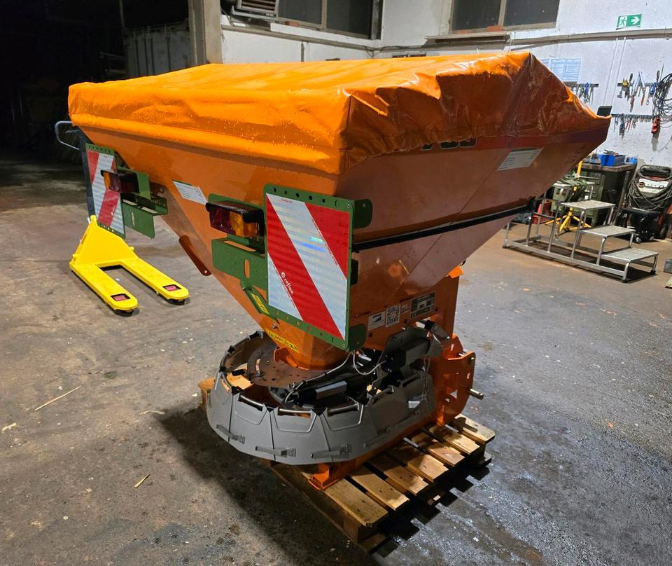 Neuer Amazone E+S 750 Salzstreuer Düngerstreuer Winterdienst Streuautomat Streusilo Solestreuer passend für Traktor Fendt Deutz Claas Case - الرمال مفرشة: صور 5 Neuer Amazone E+S 750 Salzstreuer Düngerstreuer Winterdienst Streuautomat Streusilo Solestreuer passend für Traktor Fendt Deutz Claas Case - الرمال مفرشة: صور 5