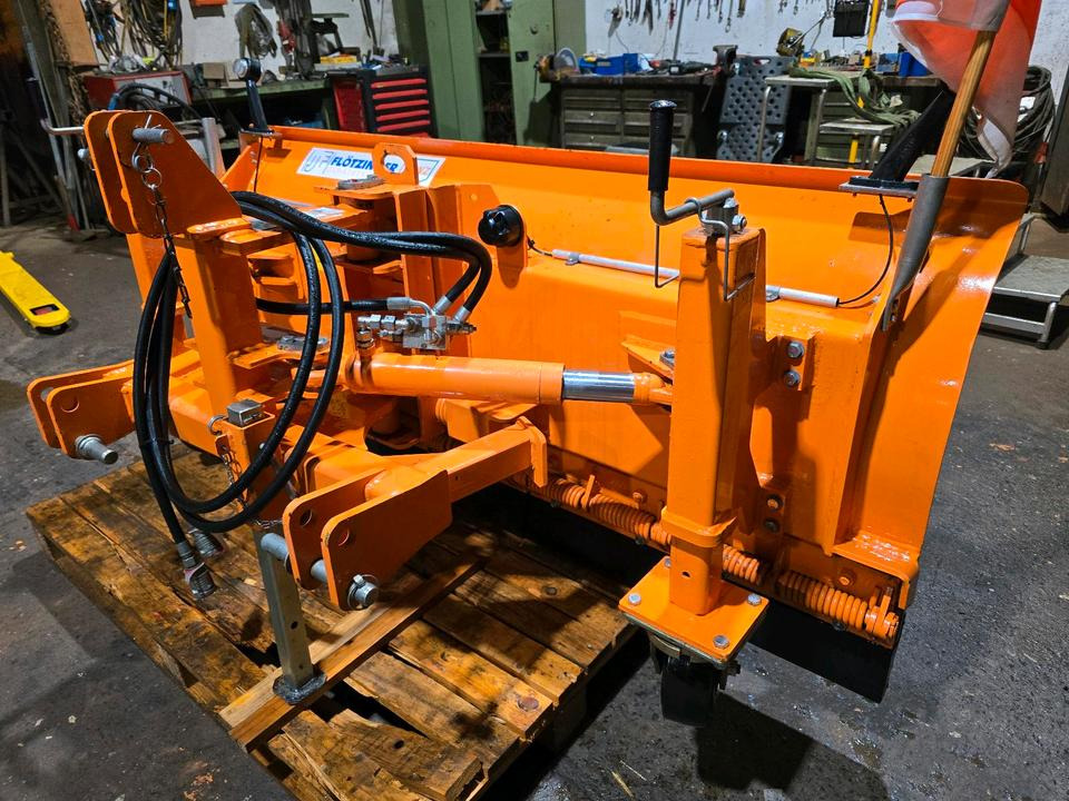 Neuwertiger Flötzinger EKL 2m. Schneeschieber Schneeschild Winterdienst Räumschild Schneepflug passend für Traktor Fronthydraulik - كاسحة ثلوج: صور 1 Neuwertiger Flötzinger EKL 2m. Schneeschieber Schneeschild Winterdienst Räumschild Schneepflug passend für Traktor Fronthydraulik - كاسحة ثلوج: صور 1