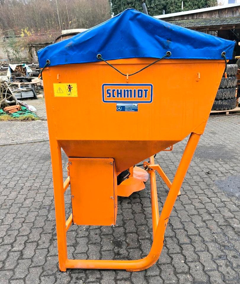 Neuwertiger Schmidt Straxos S18T 1,8m3 Salzstreuer Salzsilo Aufbaustreuer Winterdienst Streuautomat für Traktor Fendt Deutz John Deere - الرمال مفرشة: صور 4 Neuwertiger Schmidt Straxos S18T 1,8m3 Salzstreuer Salzsilo Aufbaustreuer Winterdienst Streuautomat für Traktor Fendt Deutz John Deere - الرمال مفرشة: صور 4