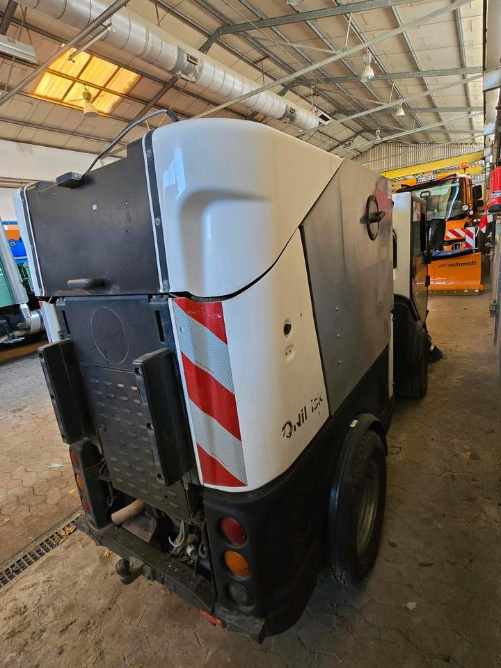 Nilfisk City Ranger 3500 Kehrmaschine Straßenkehrmaschine mit Schmidt Bediendisplay Hako Kehreinheit - سياره كنس شوارع: صور 5 Nilfisk City Ranger 3500 Kehrmaschine Straßenkehrmaschine mit Schmidt Bediendisplay Hako Kehreinheit - سياره كنس شوارع: صور 5