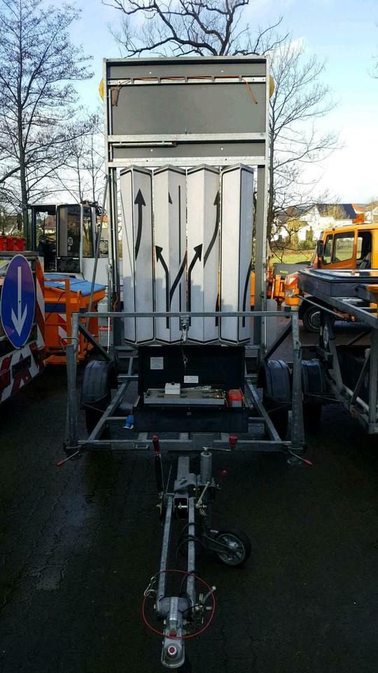 Nissen Vorwarntafel Typ VLT 1-08-70 Verkehrsleittafel Absperrtafe - مقطورة: صور 3 Nissen Vorwarntafel Typ VLT 1-08-70 Verkehrsleittafel Absperrtafe - مقطورة: صور 3