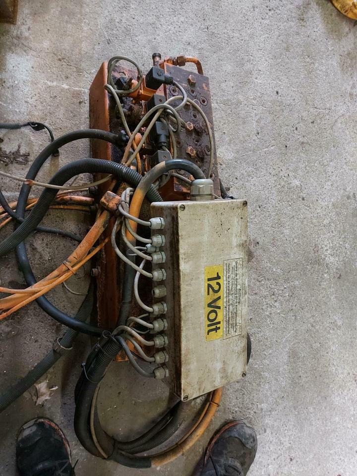 Schmidt Salzstreuer SST DST Hydr. Steuerblock Platine Steuerung - صمام هيدروليكي - سيارة بلدية: صور 3 Schmidt Salzstreuer SST DST Hydr. Steuerblock Platine Steuerung - صمام هيدروليكي - سيارة بلدية: صور 3