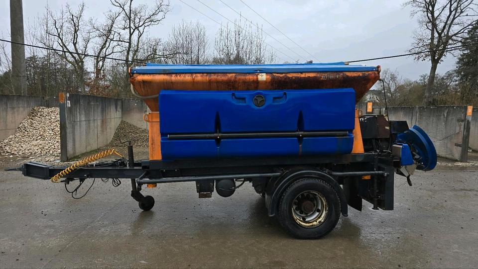 Schmidt Stratos B35-30 AWCLN-490 3,5m3 Salzstreuanhänger Bandstreuer Streuanhänger IMSSF Salzstreuer Winterdienst Streuautomat Streusilo Solestreuer - الرمال مفرشة: صور 3 Schmidt Stratos B35-30 AWCLN-490 3,5m3 Salzstreuanhänger Bandstreuer Streuanhänger IMSSF Salzstreuer Winterdienst Streuautomat Streusilo Solestreuer - الرمال مفرشة: صور 3