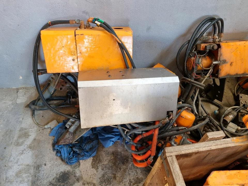 Schneepflughydraulik Schmidt Beilhack Elektrohydraulik Schneepflüge Schneeschild Schneeschieber LKW Unimog Bordcomputer Steuerung - كتلة التحكم - سيارة بلدية: صور 3 Schneepflughydraulik Schmidt Beilhack Elektrohydraulik Schneepflüge Schneeschild Schneeschieber LKW Unimog Bordcomputer Steuerung - كتلة التحكم - سيارة بلدية: صور 3