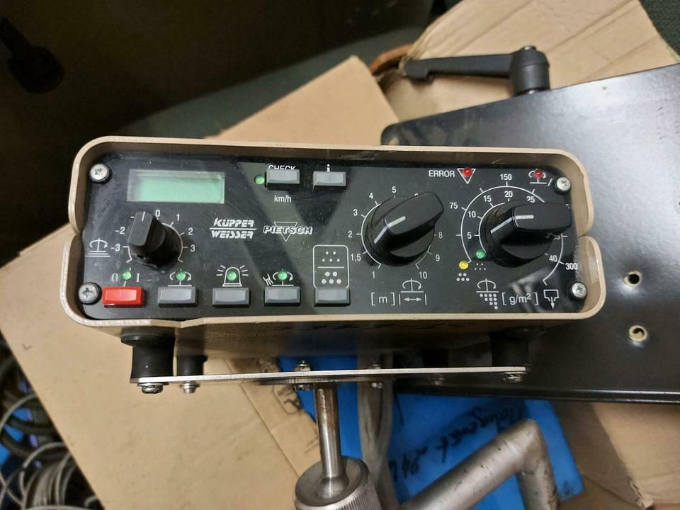 Steuerung Bedienung Küpper Weisser Salzstreuer Bedienpult - النظام الكهربائي - سيارة بلدية: صور 1 Steuerung Bedienung Küpper Weisser Salzstreuer Bedienpult - النظام الكهربائي - سيارة بلدية: صور 1