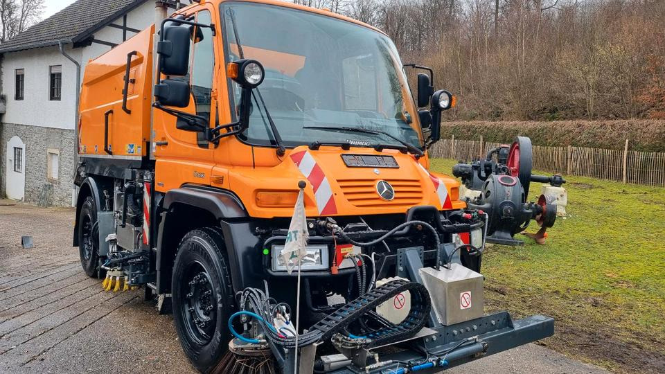 Unimog 9400km U400 405 Kehrmaschine SK 370 Schmidt Mercedes Benz Variopilot Kehraufbau Hydrostat 2011 Bluetec 5 - سياره كنس شوارع: صور 2 Unimog 9400km U400 405 Kehrmaschine SK 370 Schmidt Mercedes Benz Variopilot Kehraufbau Hydrostat 2011 Bluetec 5 - سياره كنس شوارع: صور 2