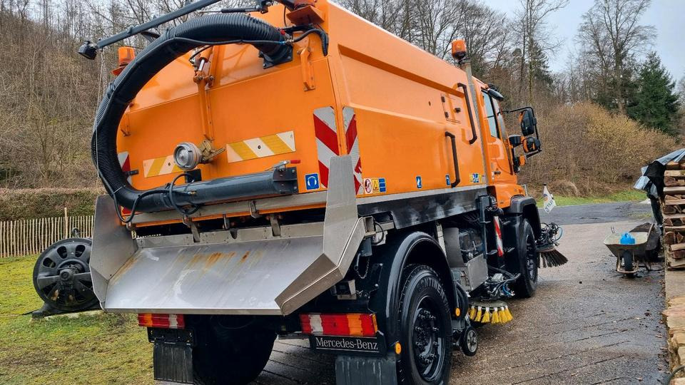 Unimog 9400km U400 405 Kehrmaschine SK 370 Schmidt Mercedes Benz Variopilot Kehraufbau Hydrostat 2011 Bluetec 5 - سياره كنس شوارع: صور 4 Unimog 9400km U400 405 Kehrmaschine SK 370 Schmidt Mercedes Benz Variopilot Kehraufbau Hydrostat 2011 Bluetec 5 - سياره كنس شوارع: صور 4