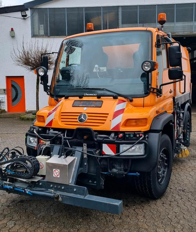 Unimog Kehrmaschine U400 405 Mercedes-Benz Hydrostat Wechsellenkung Variopilot - سياره كنس شوارع: صور 3 Unimog Kehrmaschine U400 405 Mercedes-Benz Hydrostat Wechsellenkung Variopilot - سياره كنس شوارع: صور 3