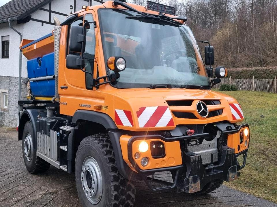 Zu vermieten Unimog 405 U423 Winterdienst Schmidt Salzstreuer 423 429 430 Mercedes Benz 318 527 Vermietung - جرافة ثلج: صور 1 Zu vermieten Unimog 405 U423 Winterdienst Schmidt Salzstreuer 423 429 430 Mercedes Benz 318 527 Vermietung - جرافة ثلج: صور 1