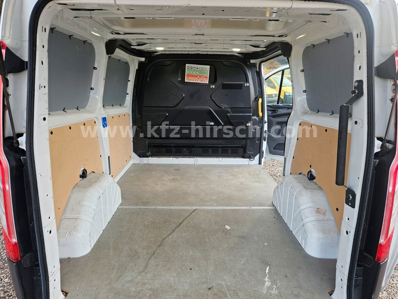 Ford Transit Custom Klima Sitzhzg Bluetooth Multi 1Hd - فان: صور 3 Ford Transit Custom Klima Sitzhzg Bluetooth Multi 1Hd - فان: صور 3