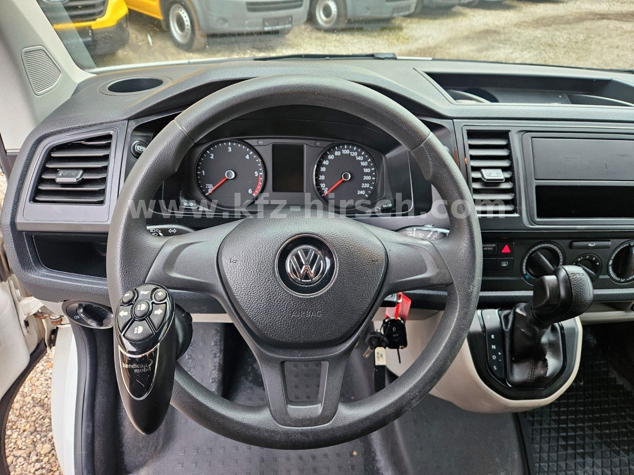 Volkswagen T6 Auto/ DSG Bott Sortimo Stdhzg Behindertenger. - ميكروباص: صور 3 Volkswagen T6 Auto/ DSG Bott Sortimo Stdhzg Behindertenger. - ميكروباص: صور 3