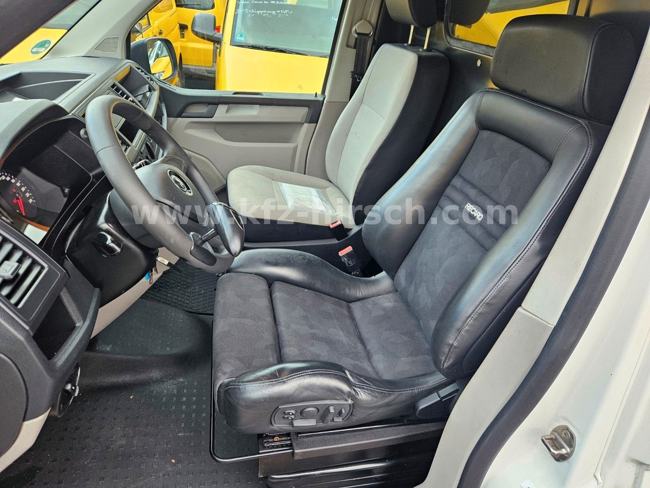 Volkswagen T6 Auto/ DSG Bott Sortimo Stdhzg Behindertenger. - ميكروباص: صور 5 Volkswagen T6 Auto/ DSG Bott Sortimo Stdhzg Behindertenger. - ميكروباص: صور 5