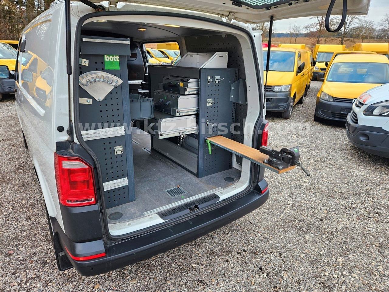 Volkswagen T6 Automatik/ DSG Sortimo Stdhzg Behindertenger. - ميكروباص: صور 1 Volkswagen T6 Automatik/ DSG Sortimo Stdhzg Behindertenger. - ميكروباص: صور 1