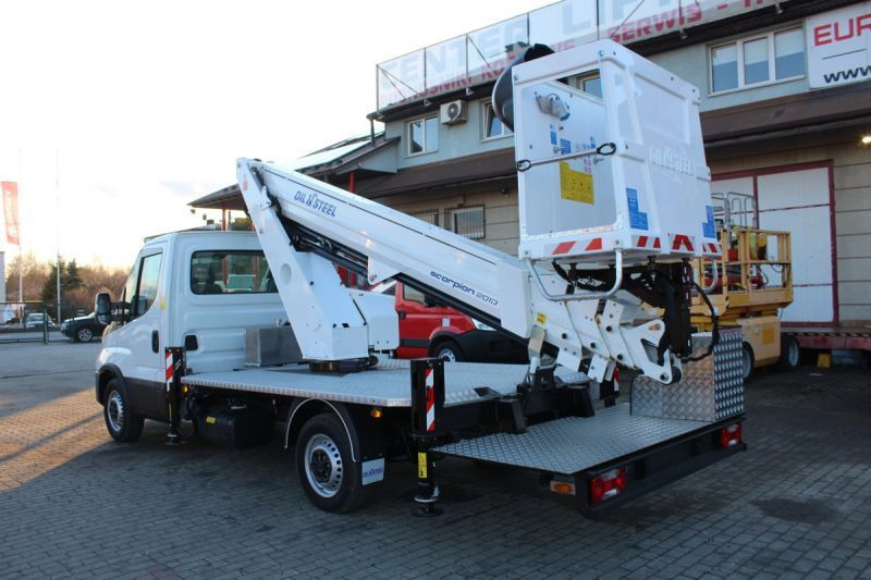 Oil&Steel Scorpion 2013 - 20 m zamontowany na Iveco 35S14H - مصاعد الازدهار محمولة على شاحنة: صور 4 Oil&Steel Scorpion 2013 - 20 m zamontowany na Iveco 35S14H - مصاعد الازدهار محمولة على شاحنة: صور 4
