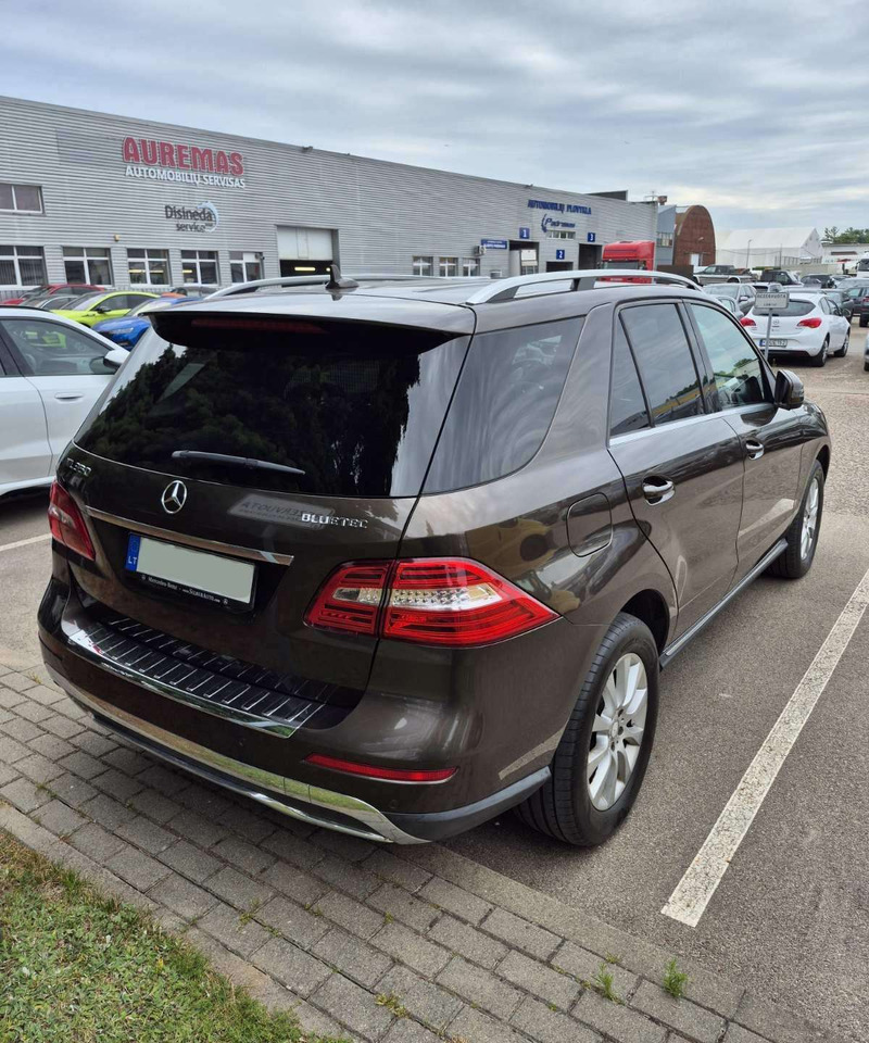 Mercedes-Benz ML350 - سيارة دفع رباعي: صور 2 Mercedes-Benz ML350 - سيارة دفع رباعي: صور 2
