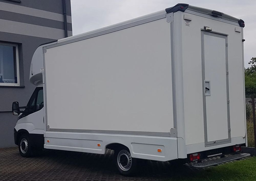 Iveco DAILY KONTENER NISKOPODŁOGOWY 4,31x2,24x2,42 FOODTRUCK SKLEP KAMPER KLIMA BAR KONIOWÓZ - الشاحنات الصغيرة صندوق مغلق: صور 3 Iveco DAILY KONTENER NISKOPODŁOGOWY 4,31x2,24x2,42 FOODTRUCK SKLEP KAMPER KLIMA BAR KONIOWÓZ - الشاحنات الصغيرة صندوق مغلق: صور 3